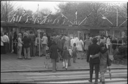 Ingang Diergaarde Blijdorp aan de Van Aerssenlaan, 1973. Stadsarchief Rotterdam, Collectie Ary Groeneveld