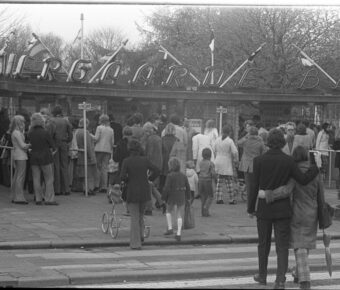 Ingang Diergaarde Blijdorp aan de Van Aerssenlaan, 1973. Stadsarchief Rotterdam, Collectie Ary Groeneveld